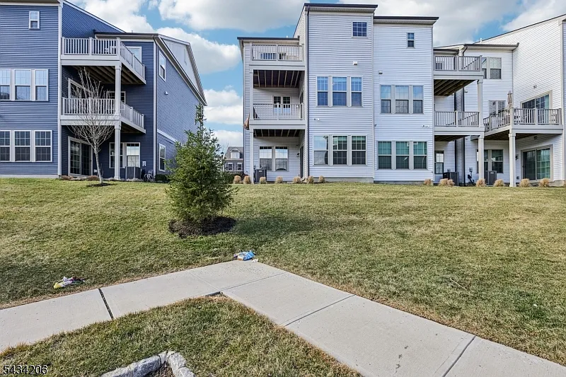 4 bed, 3.5 bath, $6,500 — Photo 2