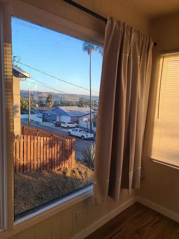 2 bed, 1.0 bath, 1050 sqft, $2,700 — Photo 3