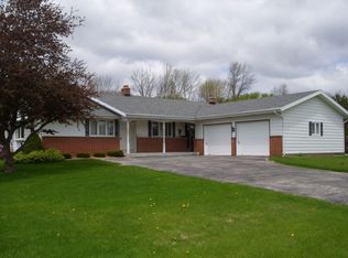 910 Hawthorne Dr, Sheboygan, WI 53083