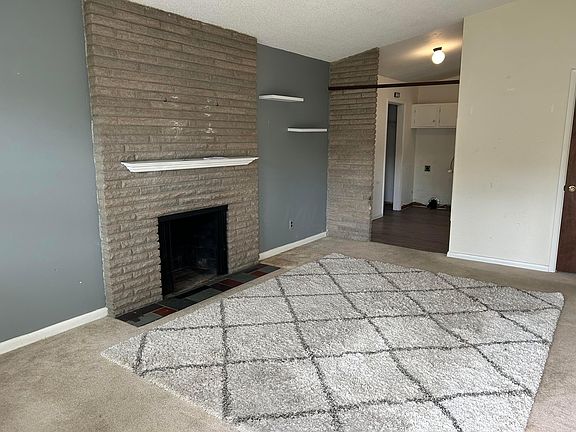 2nd image of 2910 Dennis Ln