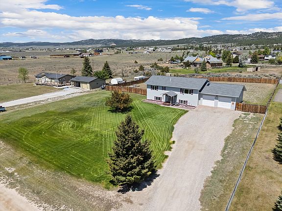 3rd image of 840 Erickson Rd