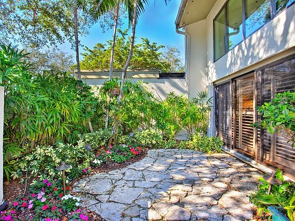 2nd image of 6661 SW 70th Ln #32