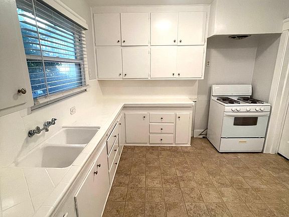 2nd image of 1752 E 2nd St #1752