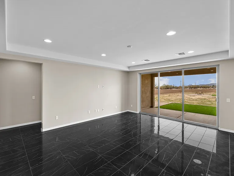 16001 N Columbus Blvd — Photo 12