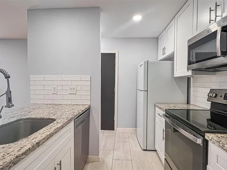 2515 Shakespeare St #4 — Photo 6