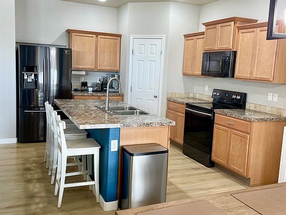 4th image of 213 Canyon Crest Dr W