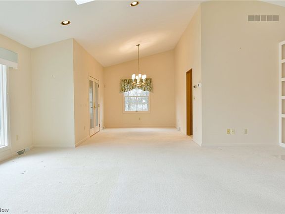 5th image of 280 Jefferson Pl