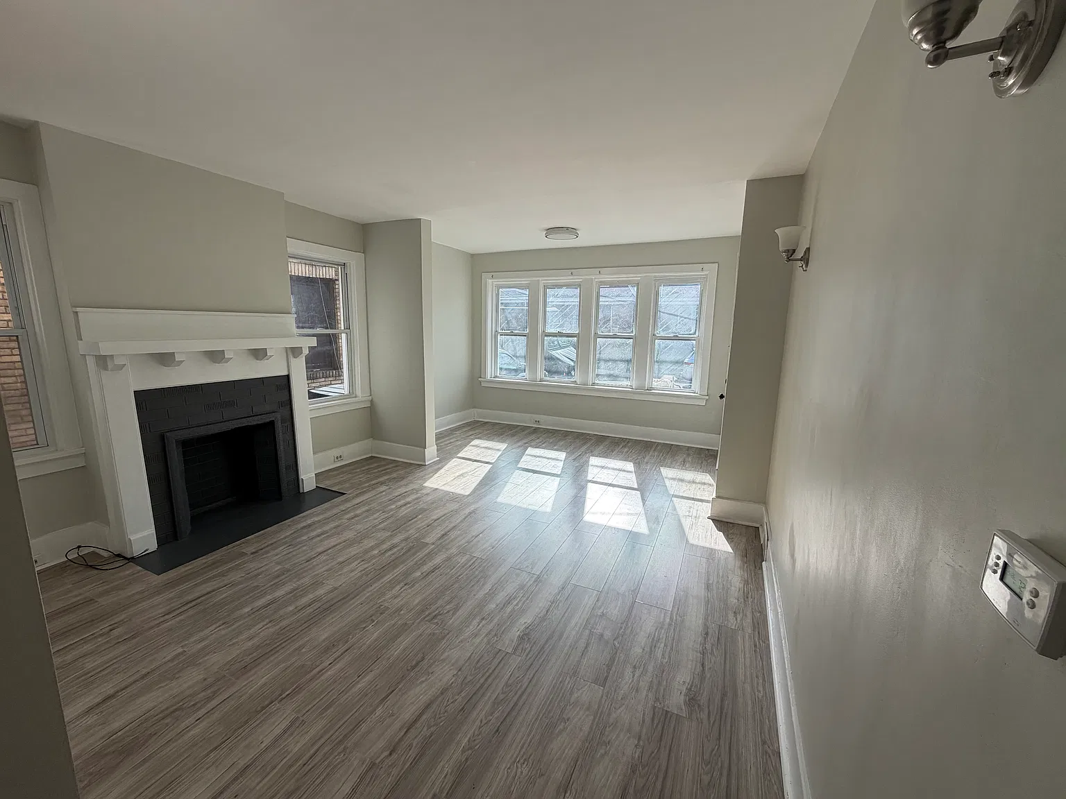 3 bed, $2,400 — Photo 2