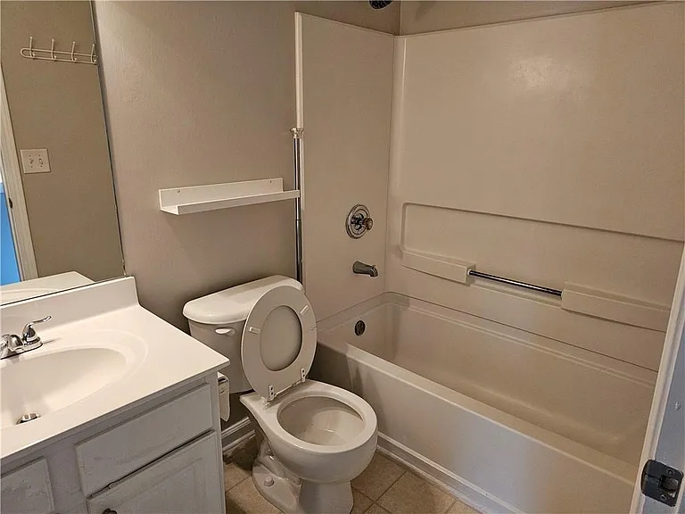 1021 Thornborough Dr — Photo 21