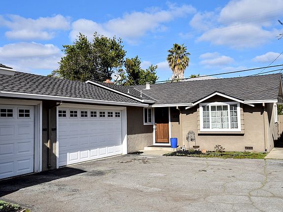 Only shared wall is between the units' garages