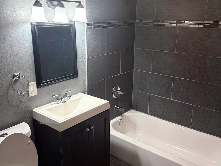 311 Glamis Ave #I — Photo 8