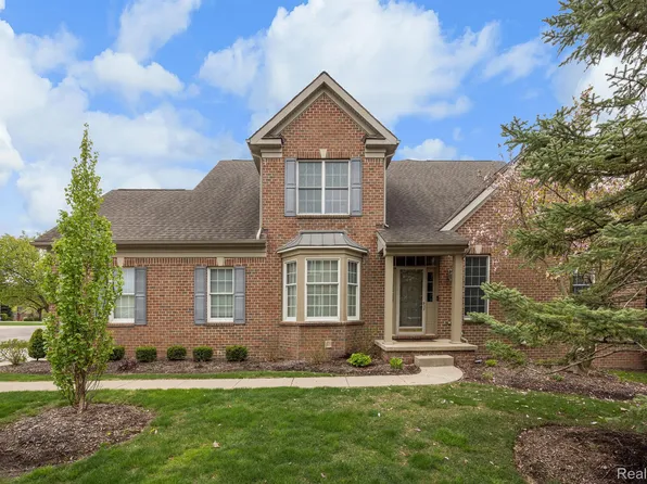 44586 Broadmoor Cir N, Northville, MI 48168
