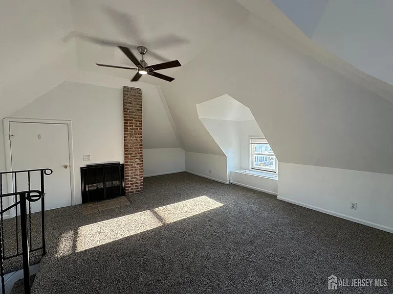 511 Grove St — Photo 3
