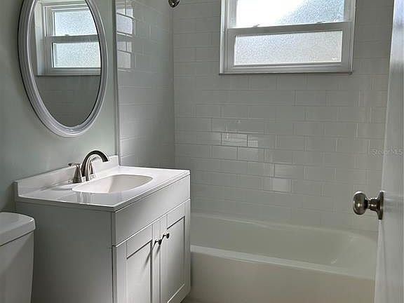 4th image of 1643 NE 16th Ave #B