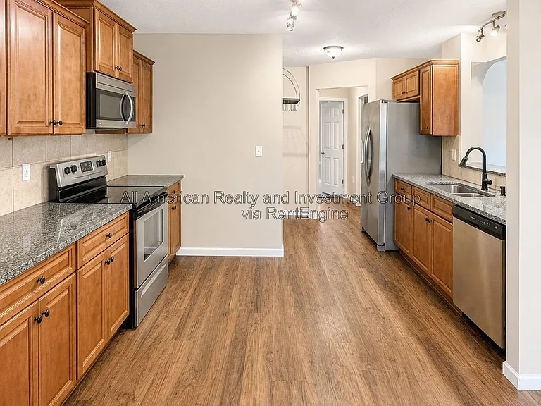 2271 Lewis St — Photo 3