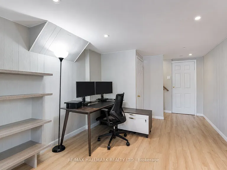 36 Kitsilano Cres — Photo 21