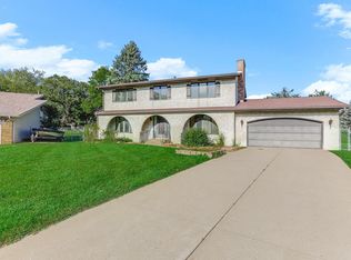 2300 Villaburne Ct W, Burnsville, MN 55337