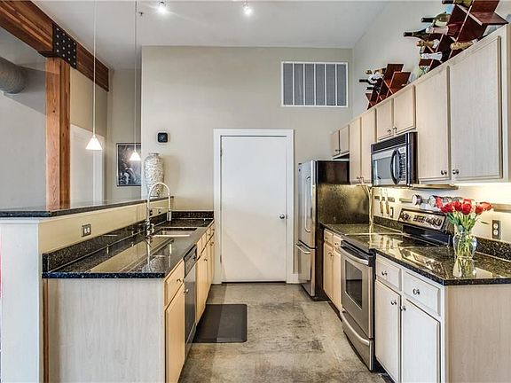 4th image of 2502 Live Oak St APT 305
