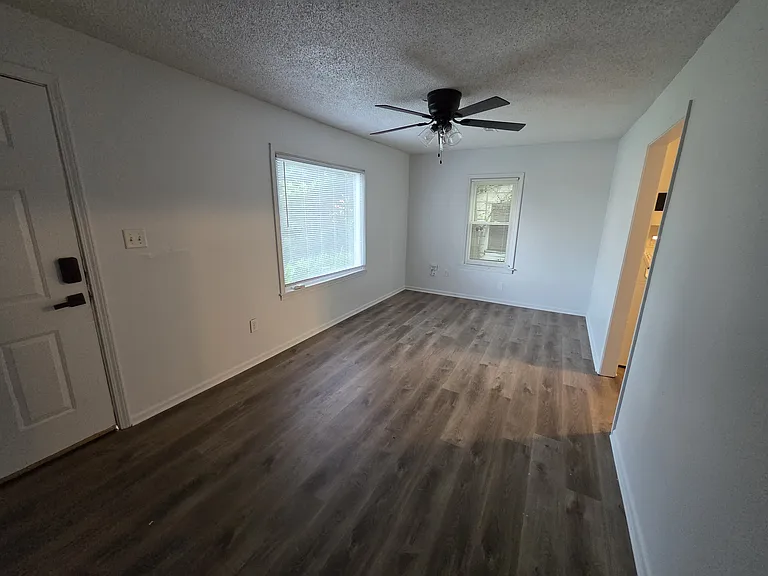 805 Hunt Ave — Photo 2