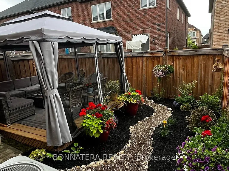 121 Huguenot Rd — Photo 22