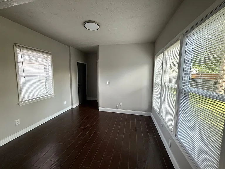 2237 Saint Paul St — Photo 14