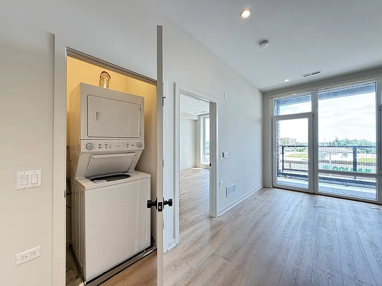 3207 N Narragansett Ave #703 — Photo 20