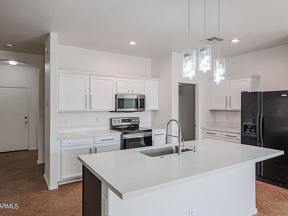 5th image of 36112 W VELAZQUEZ Drive