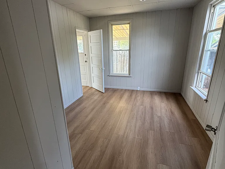 422 N Klein St — Photo 4