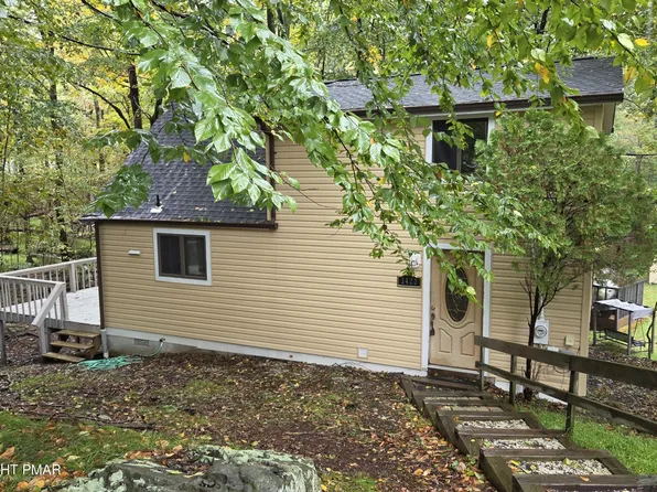 3420 Crestwood Dr, East Stroudsburg, PA 18301