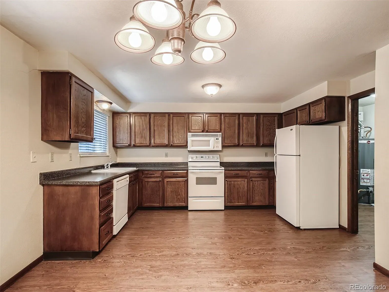 2 bed, 1.5 bath, 1400 sqft, $2,700 — Photo 2