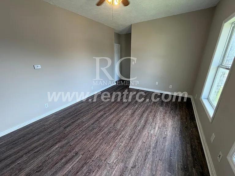 604D N Main St — Photo 7