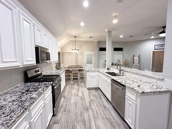 3rd image of 3722 Paigewood Dr