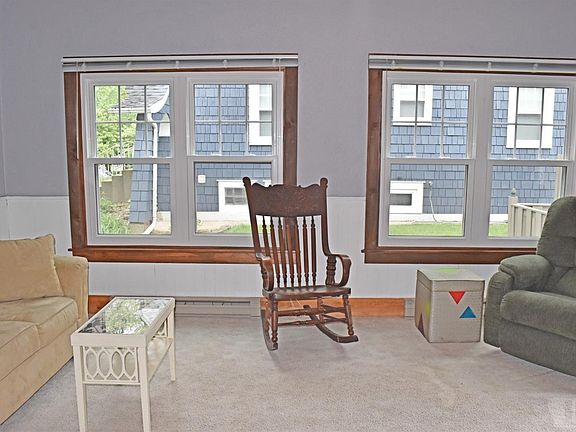 4th image of 418 Hughes St