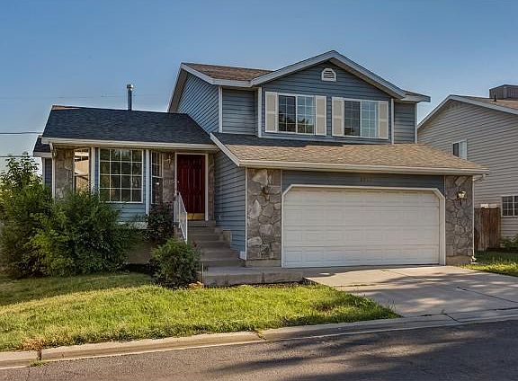 2nd image of 1617 E Amblewood Ln