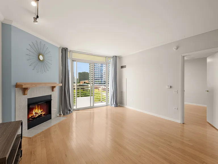 1515 S Prairie Ave #705 — Photo 3