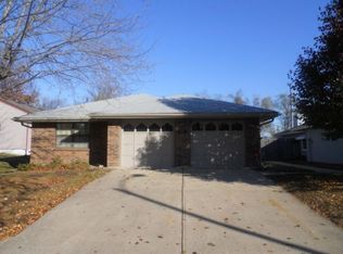 417 NW Sherwood Dr, Blue Springs, MO 64014