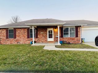 1296 Pin Oak Cir, Seymour, IN 47274