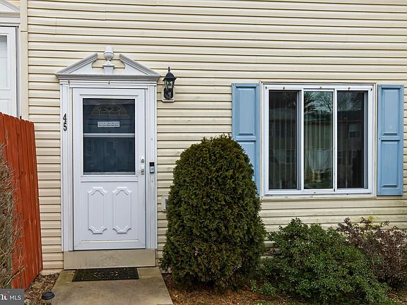 5th image of 45 Red Barberry Dr