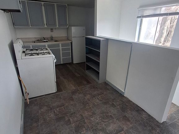 5th image of 1558 N Main St