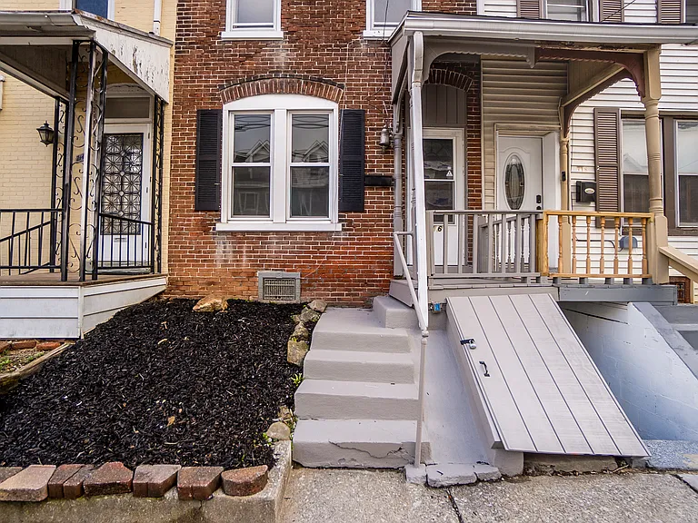 716 W Cedar St — Photo 2