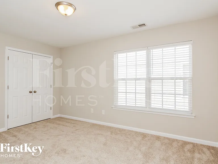 11319 Breezehill Ln — Photo 10