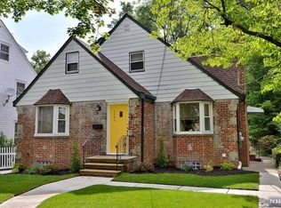 2080 Jones Rd, Fort Lee, NJ 07024