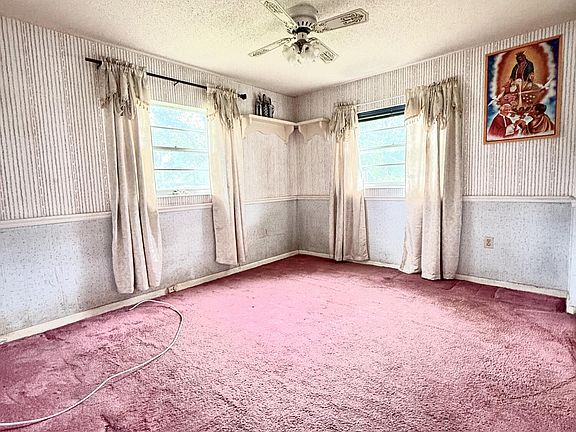 4th image of 275 SE 16TH Avenue