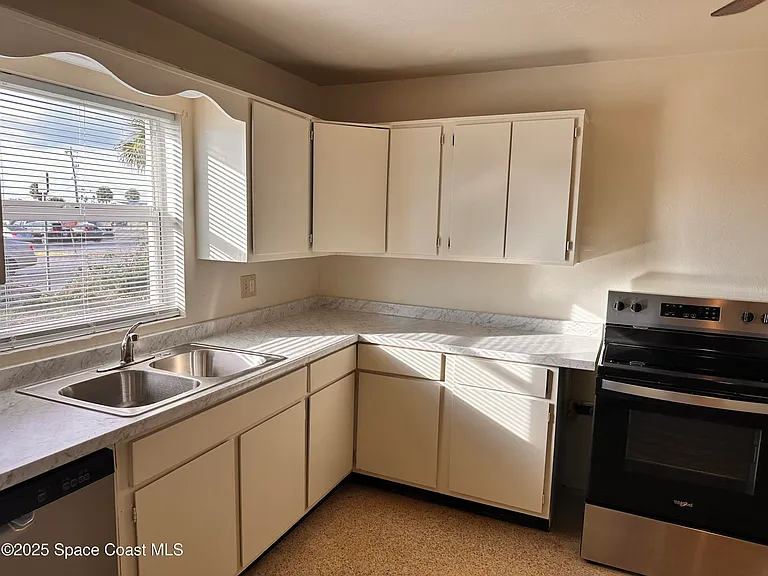 140 Niemira Ave — Photo 8
