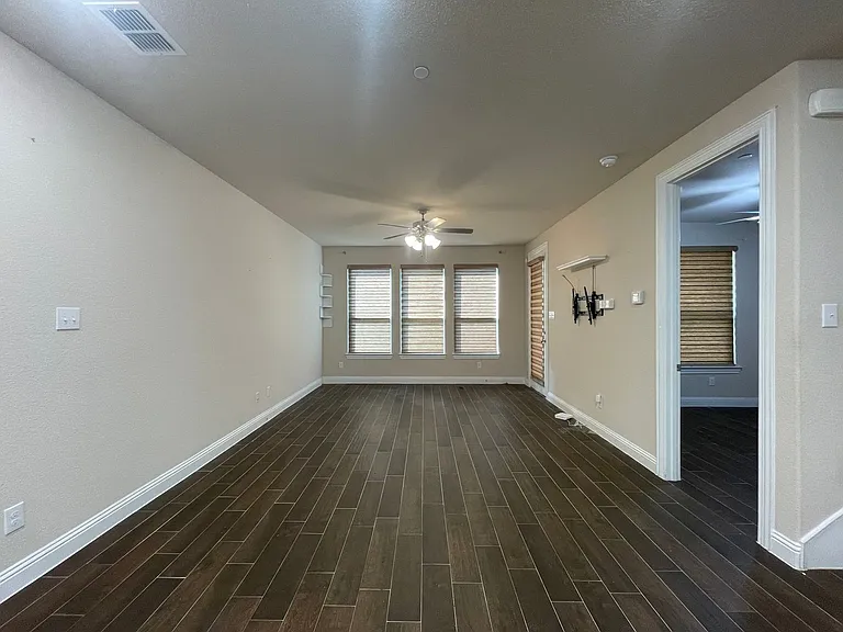 1038 Mj Brown St — Photo 7