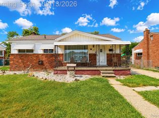141 Lathers St, Garden City, MI 48135