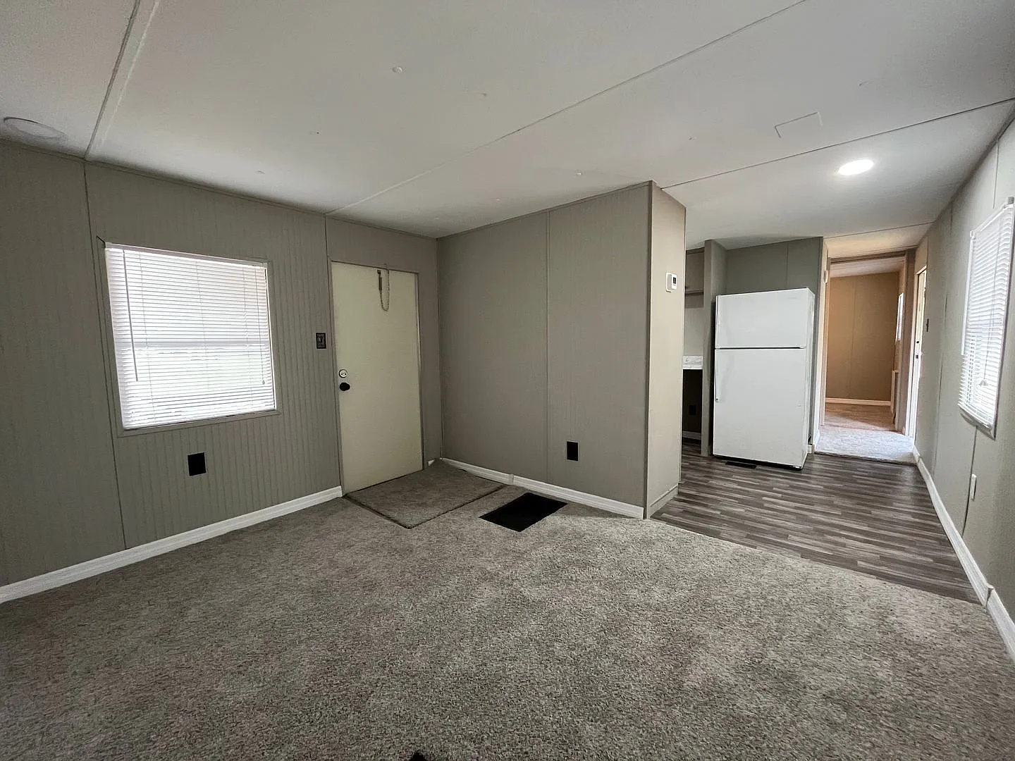 2/1 Super Cute Newly Remodeled — Photo 4