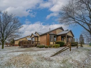 250 Meadow Bridge Dr, Rochester, MI 48307