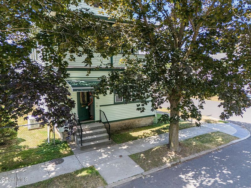 3rd image of 821 6th Avenue