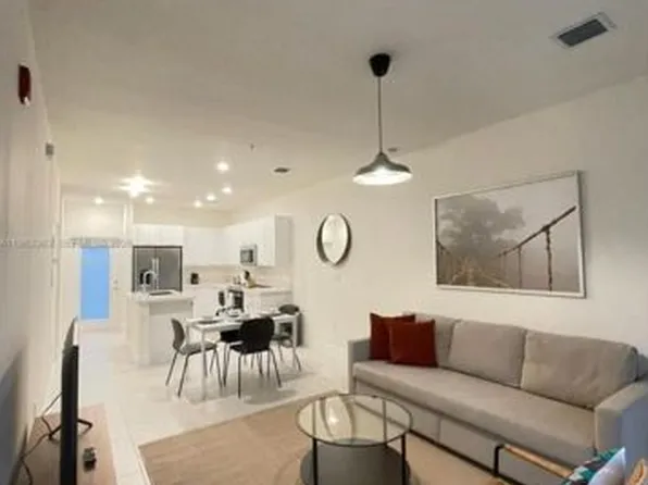 8167 NW 41st St, Miami, FL